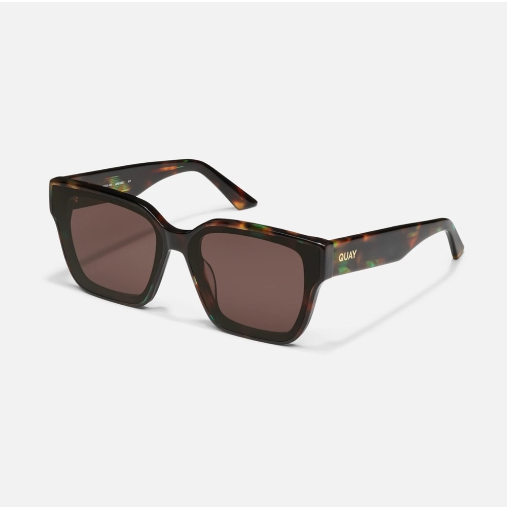 QUAY AUSTRALIA
DRIVE IN Dappled Green Tortoise Frame / Brown Lens